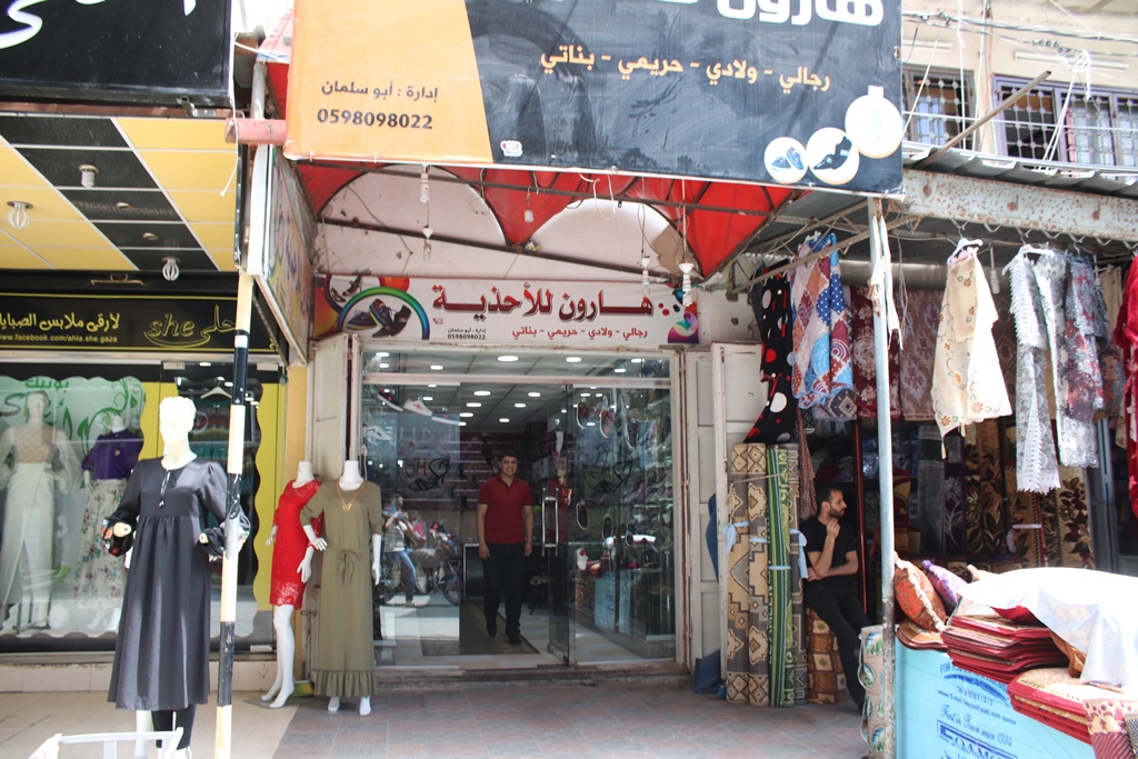 أسواق غزة تعج بالمشاهدين وتفتقر للمشترين